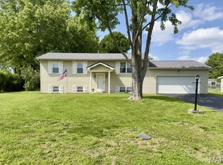 5 Milky Way Dr, Saint Charles, MO 63304