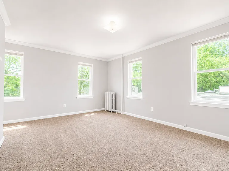 200 E Broad St #5 — Photo 1