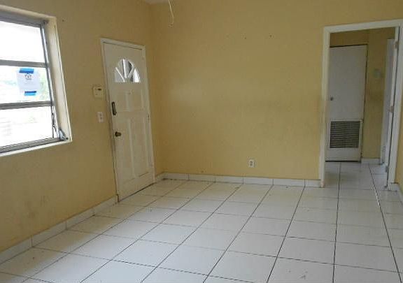 3rd image of 1160 NE 165th St