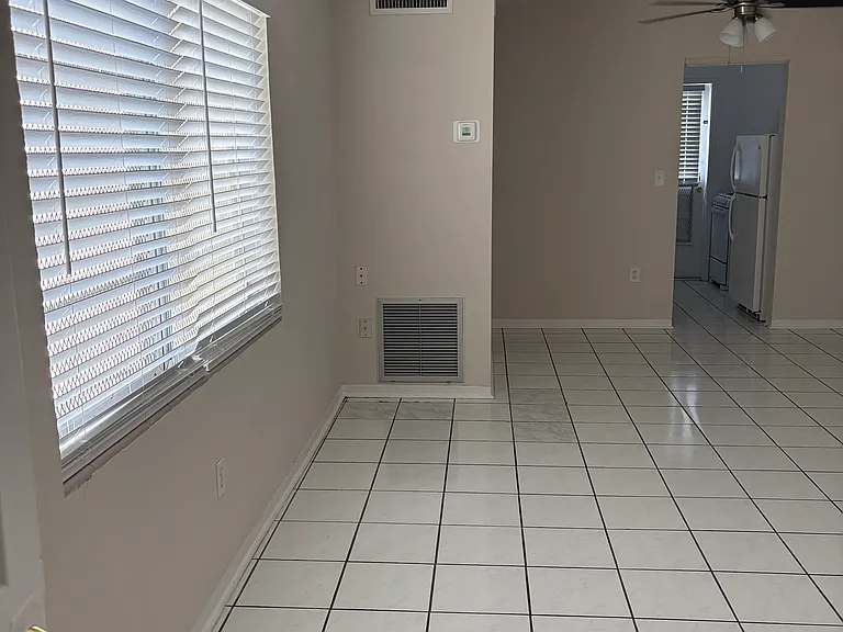 233 Phoenetia Ave #3 — Photo 3