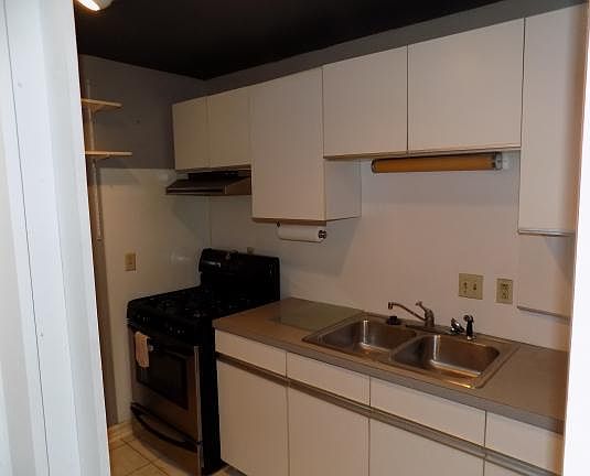 4th image of 201 Evergreen St APT 5-1B