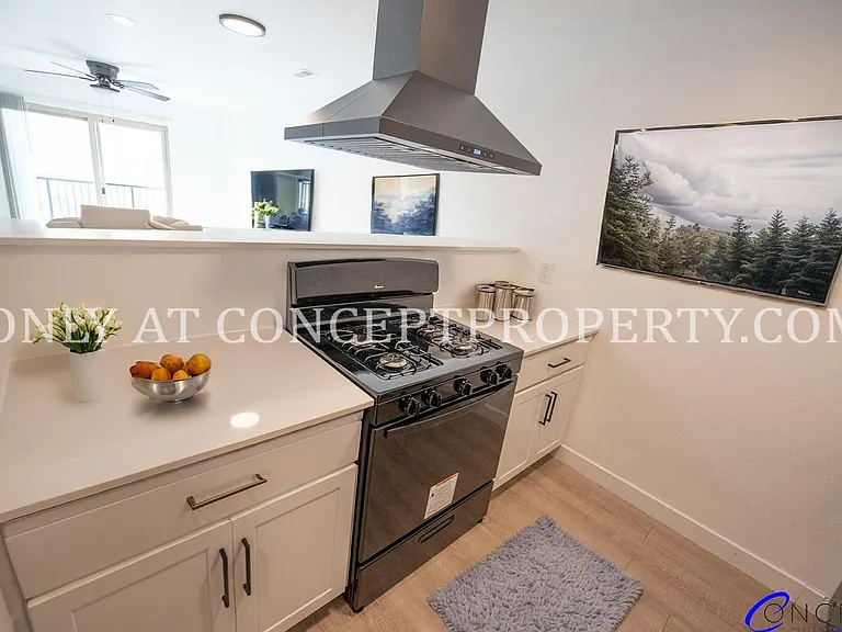 Avenue View Apartments — Photo 40