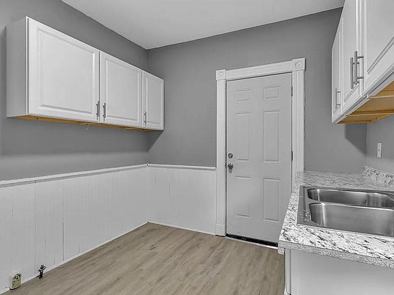 3rd image of 8 Elmwood Ave