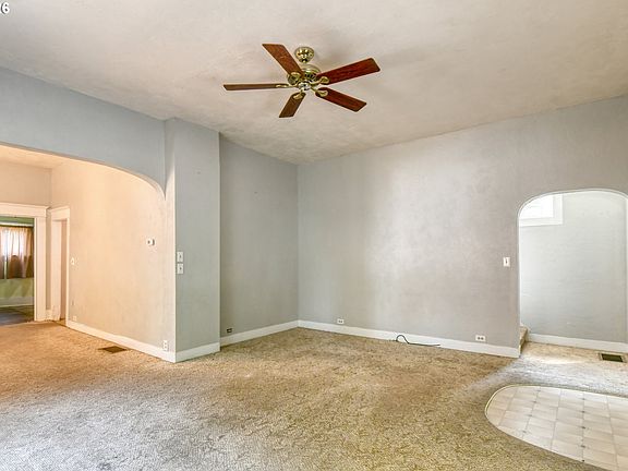 5th image of 415 Van Buren St