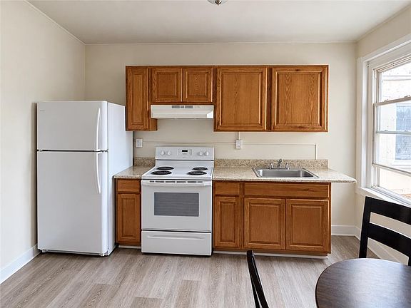 5th image of 332 N 7th St