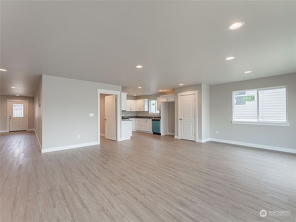 3rd image of 200 Emma Drive
