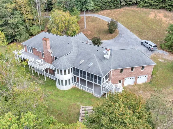 2854 Hickory Cove Ln, Moneta, VA 24121