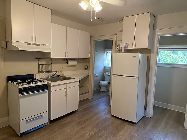 657 Everett Ave #4 — Photo 1
