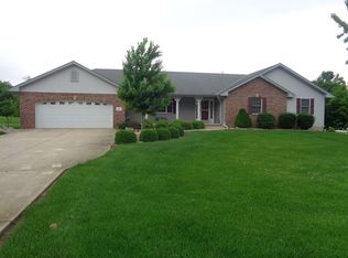 135 Teel Ln, Washington, IL 61571
