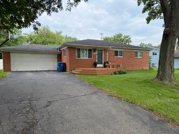 704 S Cass Lake Rd, Waterford, MI 48328