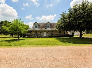 909 W 25th St, Cameron, TX 76520