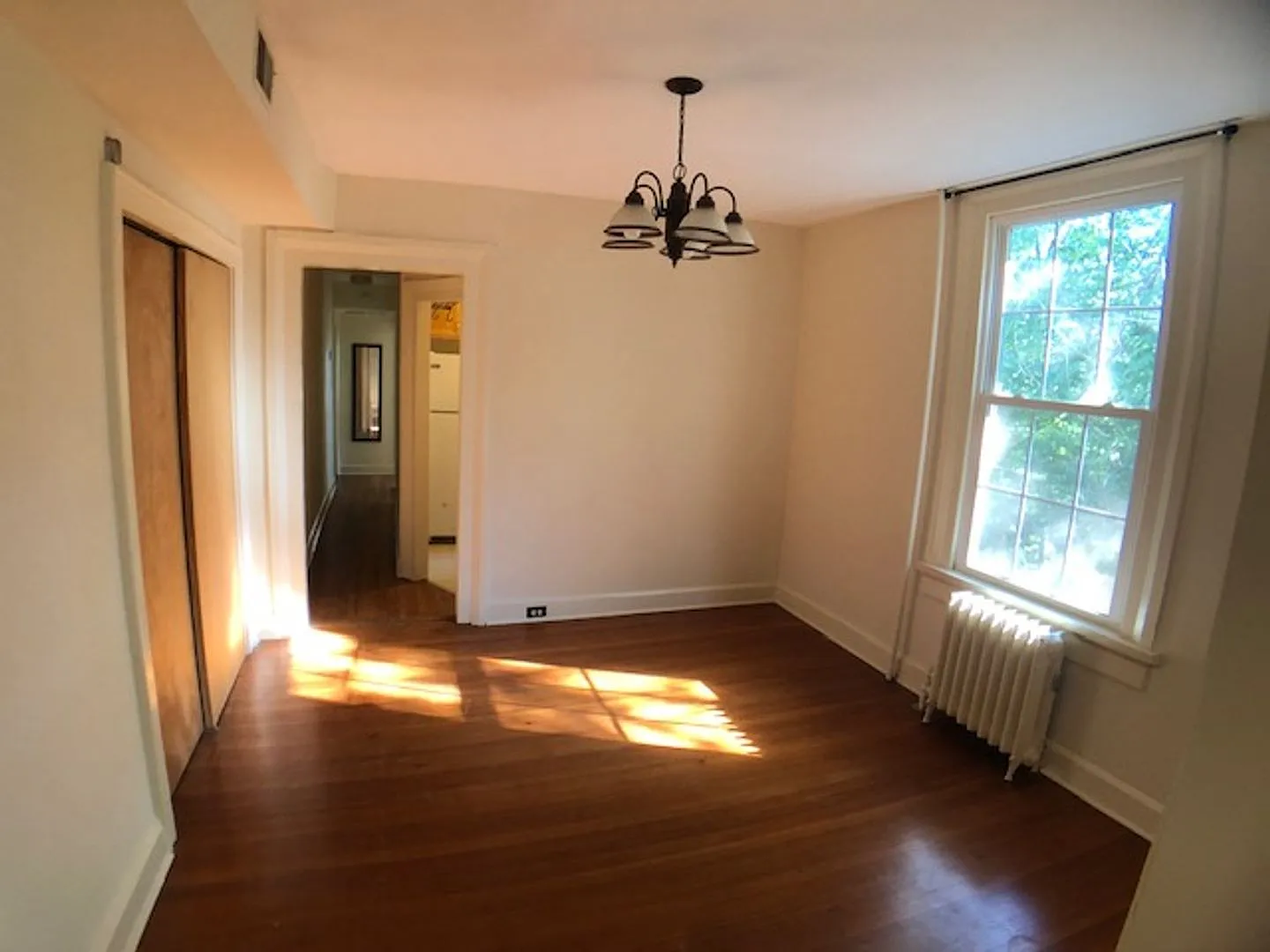 1900 Sulgrave Ave — Photo 3
