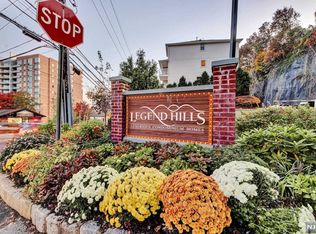 8 Legend Hills Dr #8, Edgewater, NJ 07020