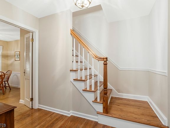 2nd image of 8 Mansfield Ct