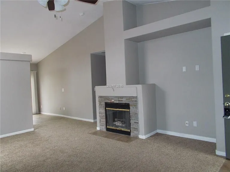 1500 Iron Springs Dr — Photo 2