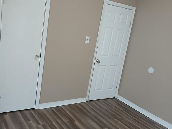 4th image of 2424 Finley Ave