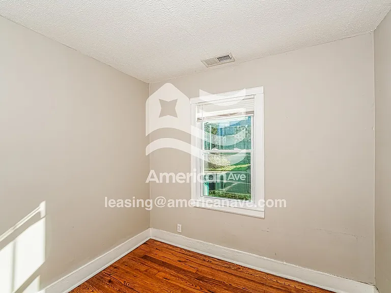 1003555_013_bedroom_13.jpg