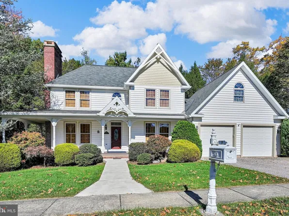 8 Tall Oaks Dr, Pottsville, PA 17901
