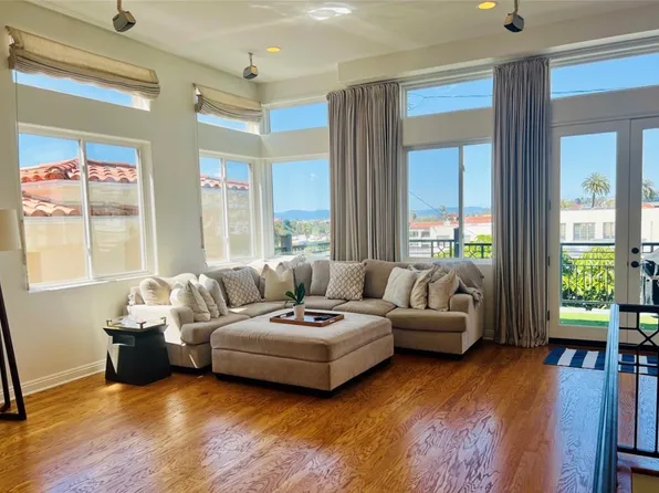 703 11th St, Hermosa Beach, CA 90254