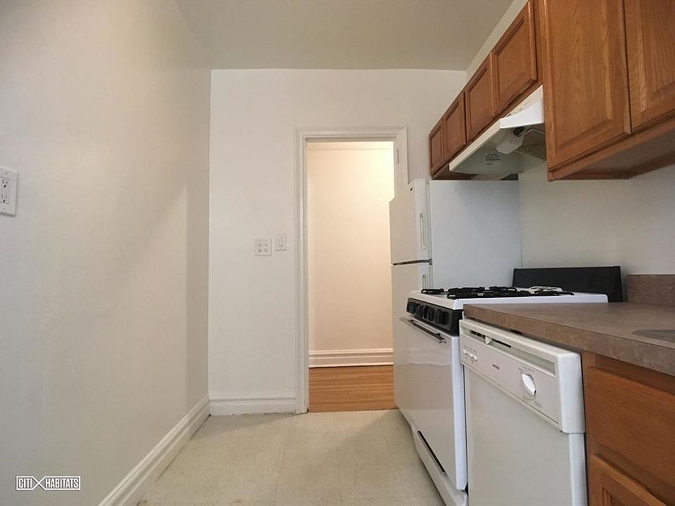 1st image of 3121 29th St APT 4F