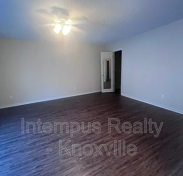 813 Villaview Way — Photo 6