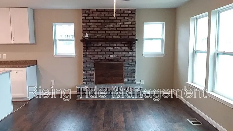 3 bed, 2.0 bath, 1552 sqft, $1,225 — Photo 2