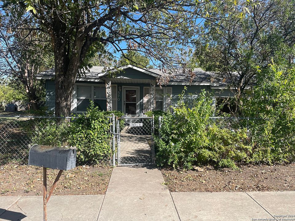 1st image of 570 N SAN HORACIO AVE
