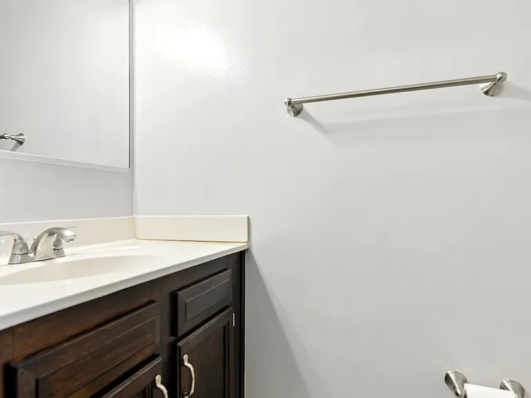 302 Seeman Ct — Photo 14