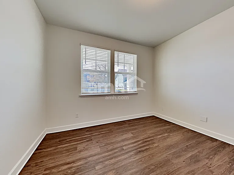 481 Sandstone Dr — Photo 14