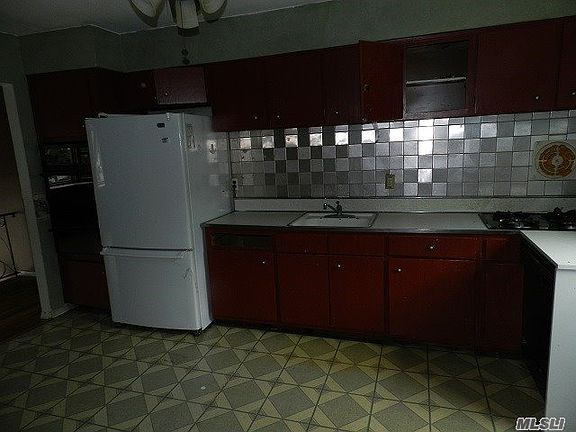 4th image of 56 Sarah Dr