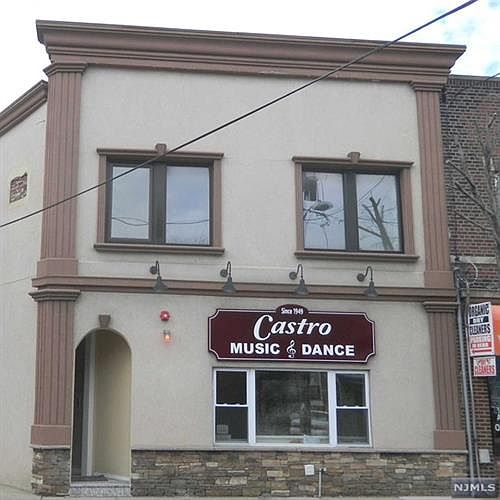 1st image of 384 Fairview Ave #1