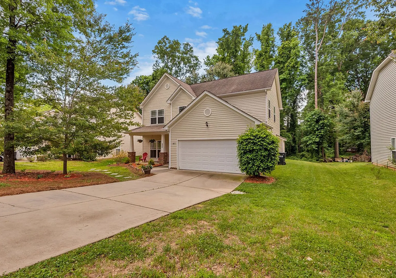 3BR/2.5BA home for rent 7 miles from uptown with access to the greenway at the end of the street. — Photo 1