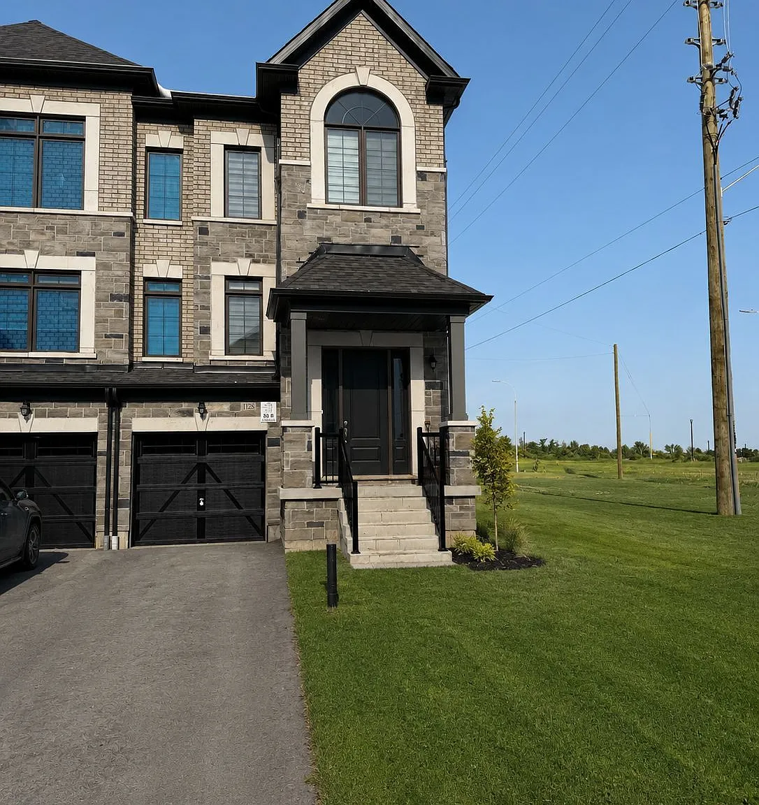 4 bed, $3,190 — Photo 1