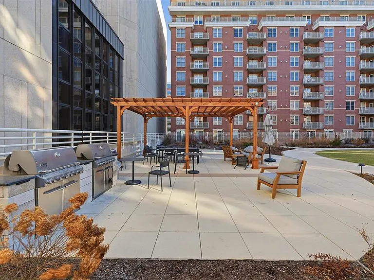 360 W Washington Ave #1001 — Photo 39