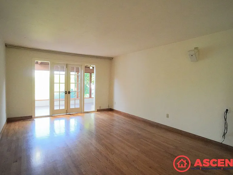 7932 Stine Rd — Photo 4
