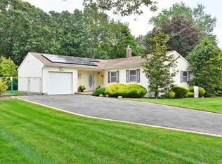 159 14th Ave, Holtsville, NY 11742