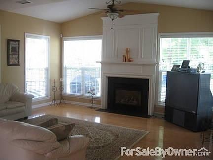 3rd image of 3538 Manor House Dr