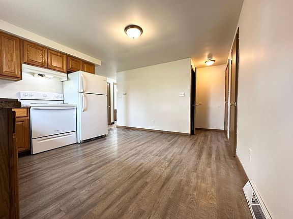 4th image of 2652 Sherry Ln #2656