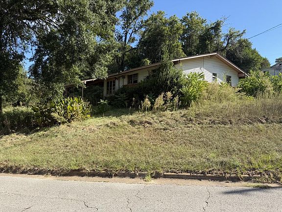2nd image of 1203 Timberlake St