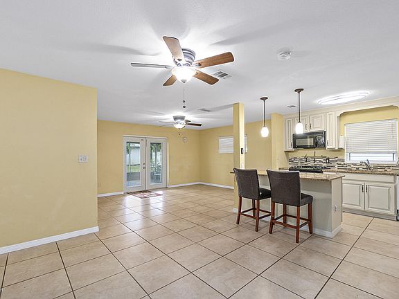 4th image of 465 Fern Ave