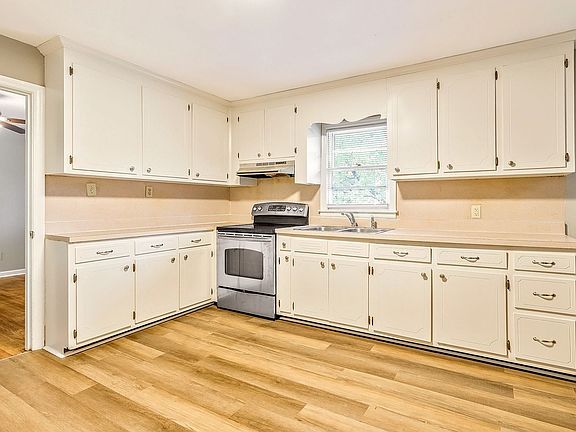 4th image of 3523 Rosehill Rd