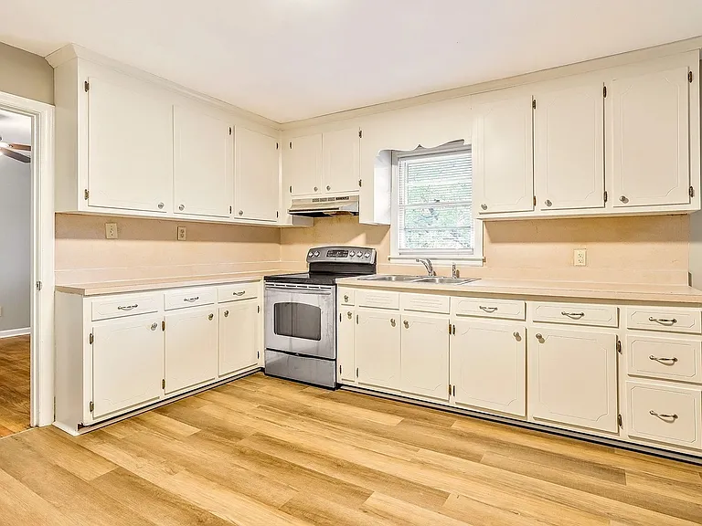 3523 Rosehill Rd — Photo 4