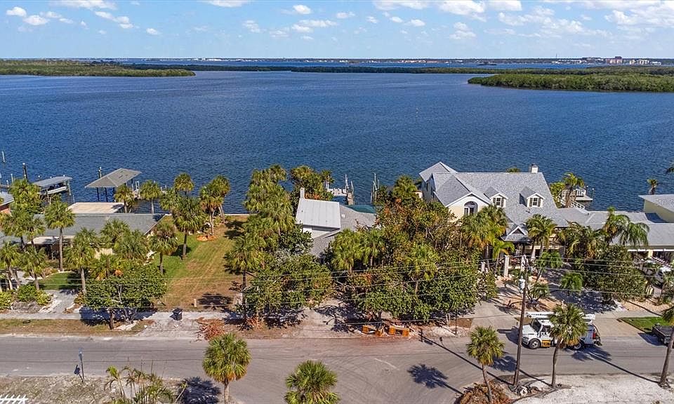 1st image of 1035 Bay Esplanade
