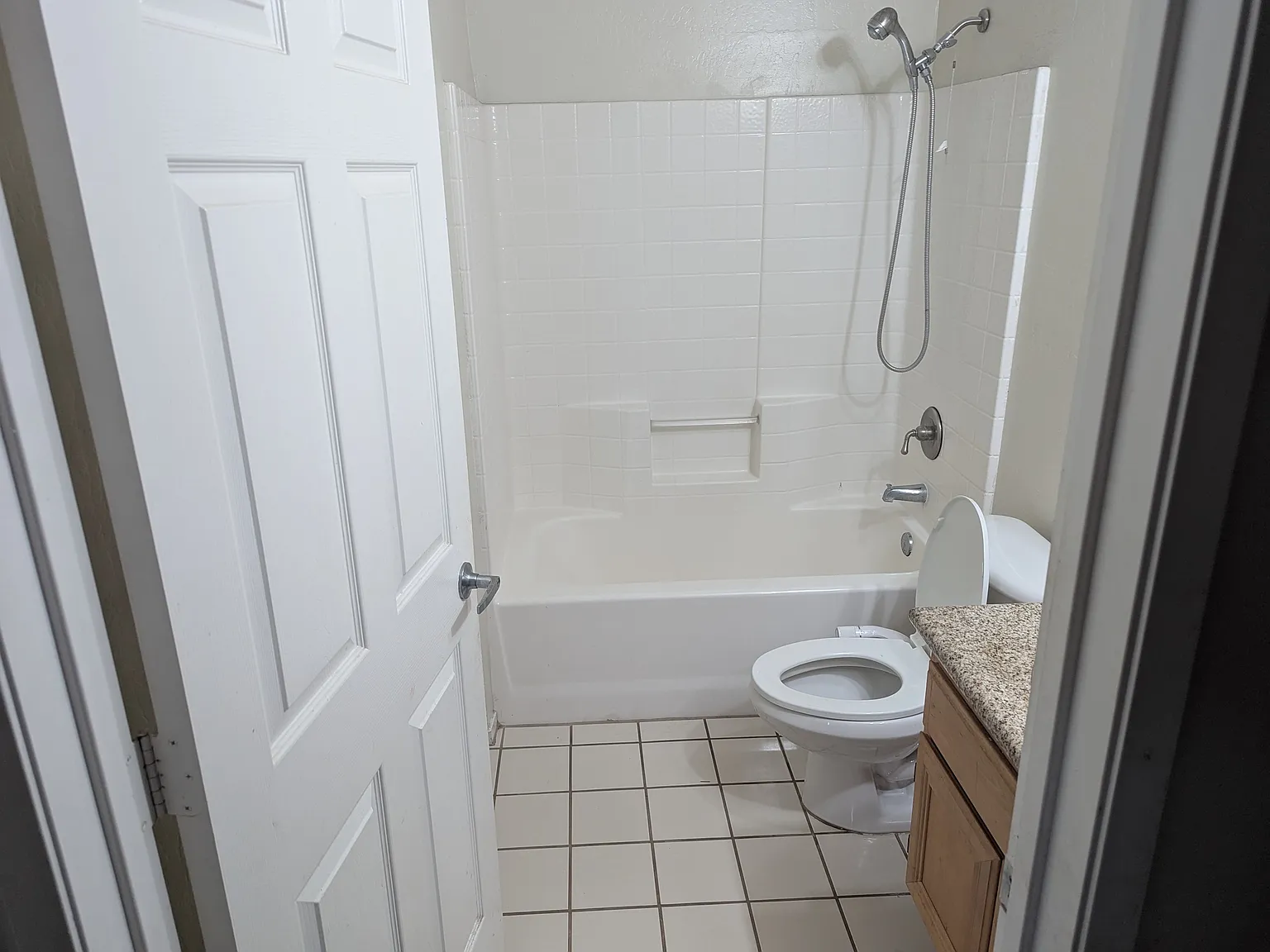 600 E Hosking Ave — Photo 3