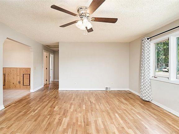 3rd image of 1114 Saint Johns Ave
