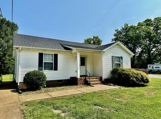 527 W Market St, Portland, TN 37148