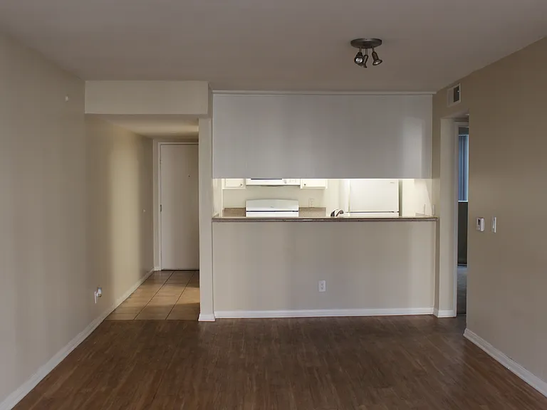 1375 Midvale Apartments — Photo 73