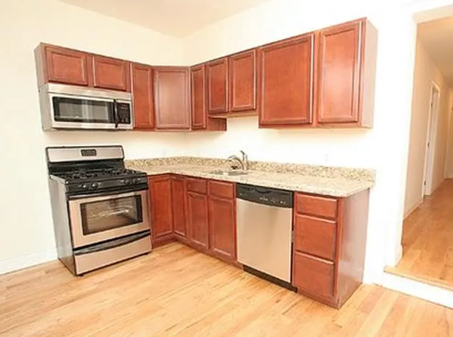 Newly Renovated Apartment in Brewerytown — Photo 2