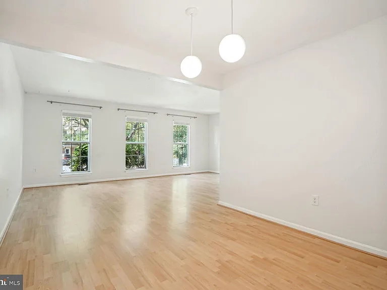 9909 Hemlock Woods Ln — Photo 12