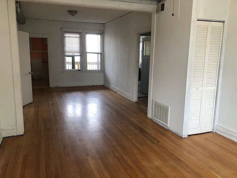 4638 W Barry Ave #2 — Photo 2